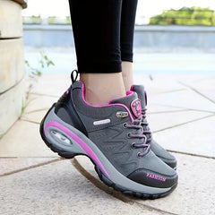 🔥Нови дамски ежедневни спортни обувки с мека подметка, въздушно омекотяване и възможност за увеличаване на височината