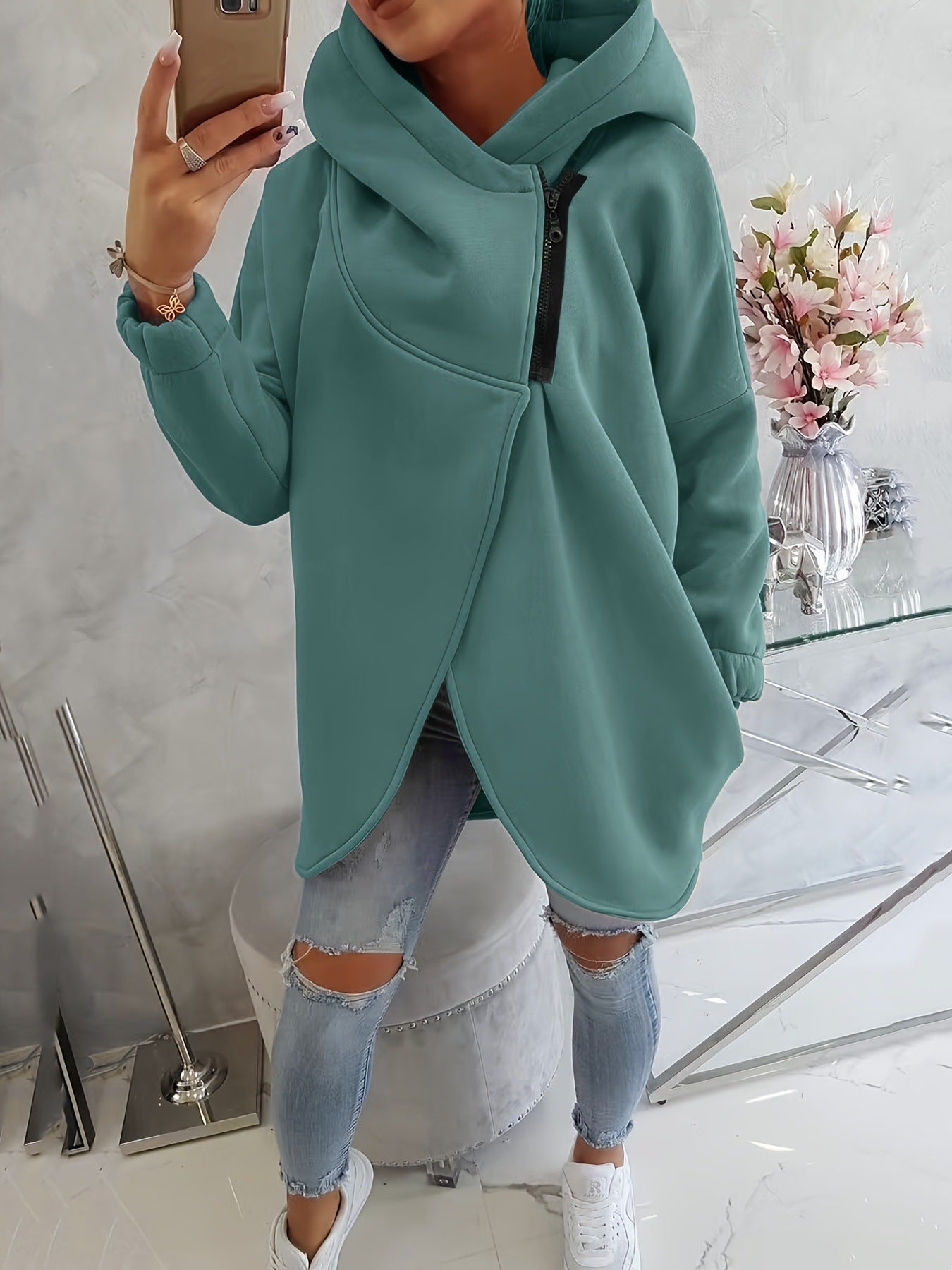 🧥 Дамска суитърна яке с дълги ръкави, качулка и предни джобове ✅